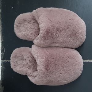 Unknown Brand Fluffy Faux Fur Slippers Size 8.5